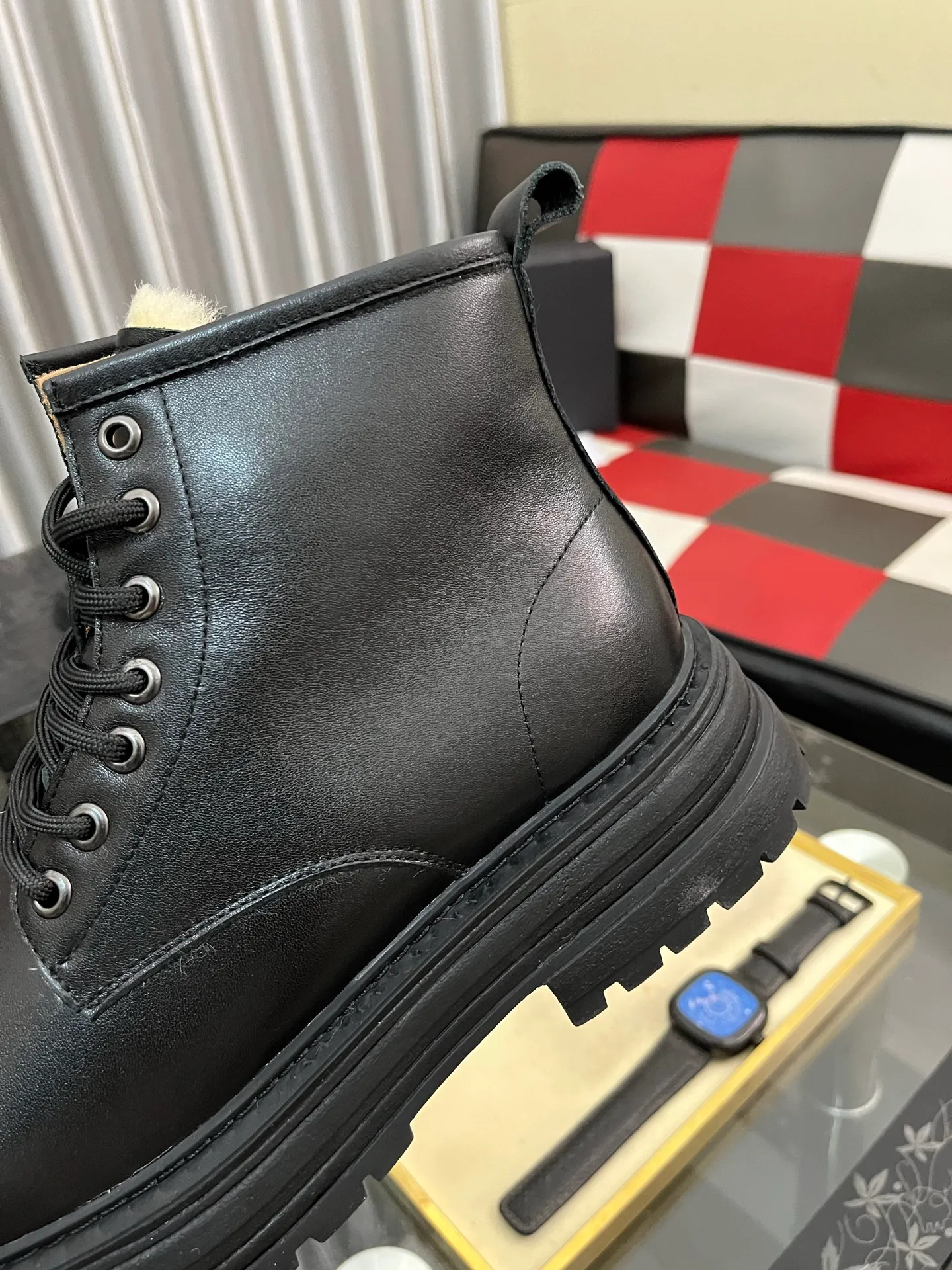 Men's Men's Shoes 💰660⌚️⌚️New UGG fur-integrated men's simple and fashionable snow shoes. The most worth buying at the end of this year are warm casual shoes. Whether you are out and about at home, their comfortable and warm performance will be your most suitable fashion companion! The material is cowhide upper and imported wool is used inside. Two layers of cowhide for warmth and comfort! The eva+ rubber patch outsole is cushioned, wear-resistant, and has good elasticity. It is light and wear-resistant, comfortable and soft, and the new simple cut is more fashionable. It has both practicality and fashion sense, so you no longer have to worry about how to match it in winter, while still maintaining fashionable taste. High-quality genuine wool produced in Dongguan. The material depends on the details! Size: 38-39-40-41-42-43-44-45